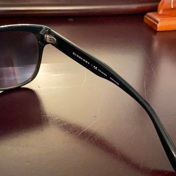 BURBERRY SUNGLASSES
